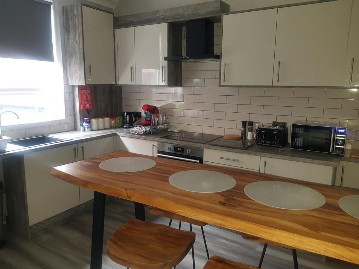 Highfields Living - All Rooms Ensuite- Free Wifi- Free Local Parking Sheffield Exterior photo