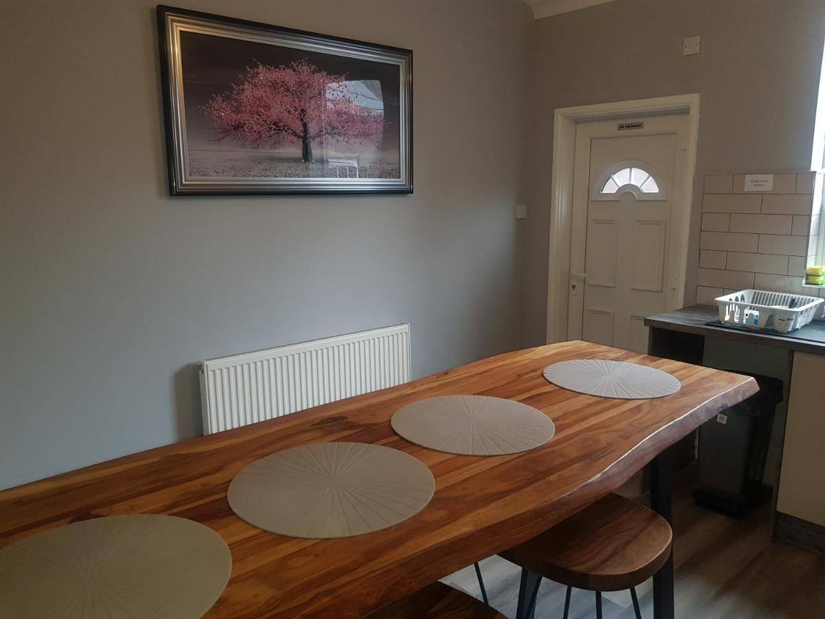 Highfields Living - All Rooms Ensuite- Free Wifi- Free Local Parking Sheffield Exterior photo