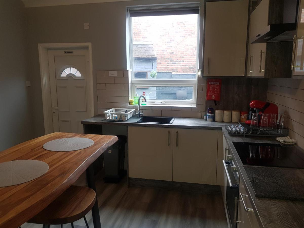 Highfields Living - All Rooms Ensuite- Free Wifi- Free Local Parking Sheffield Exterior photo